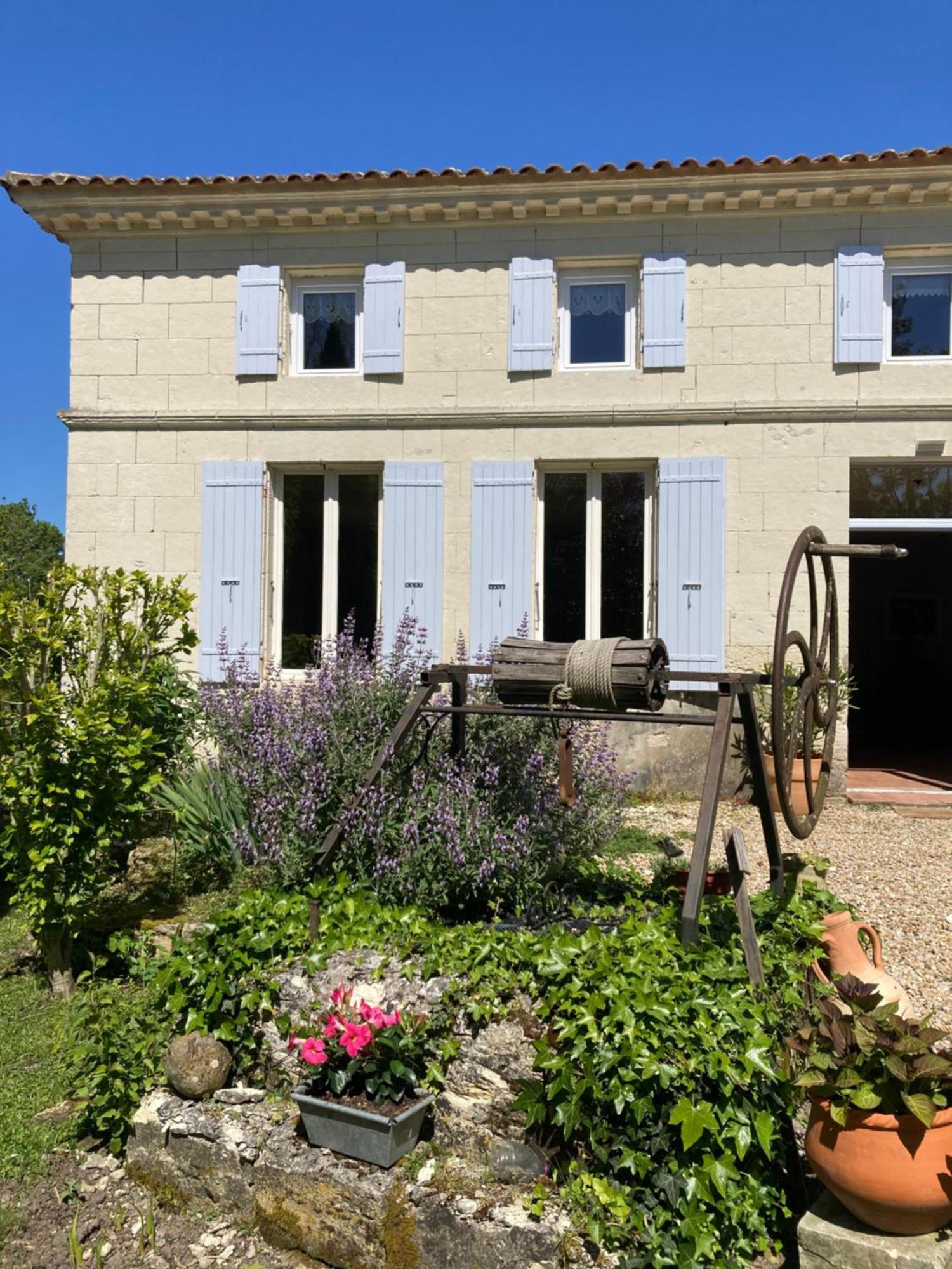 Ferienwohnung Les Ganivelles Saint-Dizant-du-Gua Exterior foto